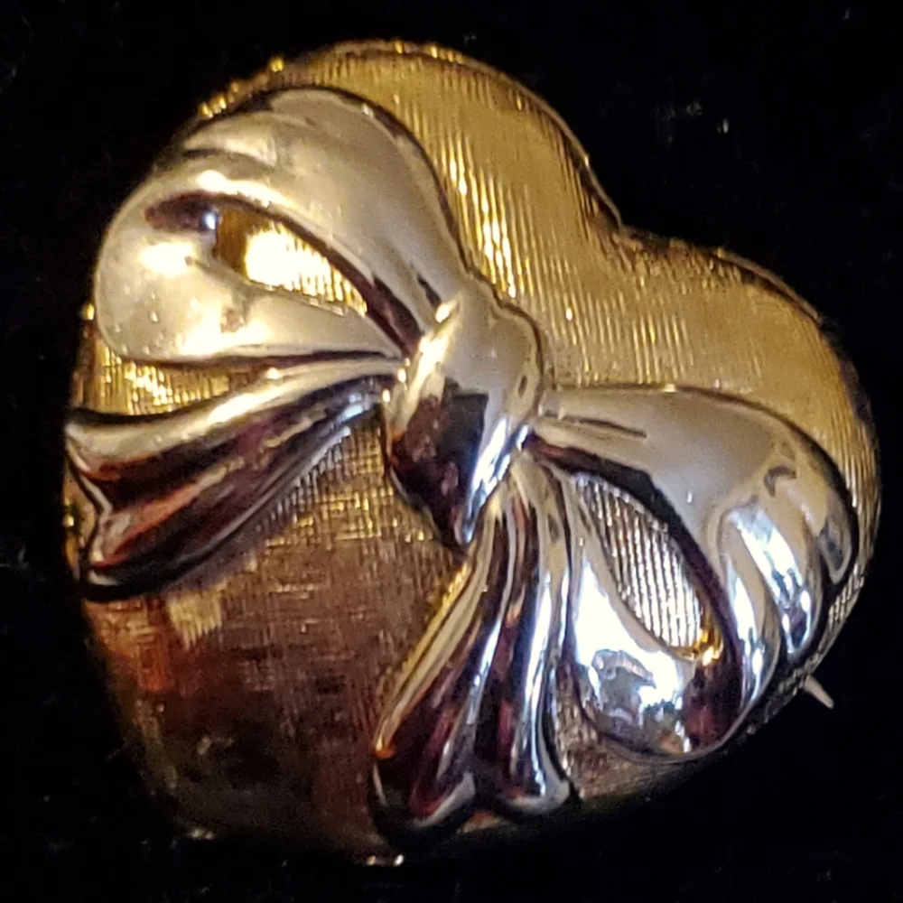 Vintage 80s goldtone textured heart brooch with silvertone bow